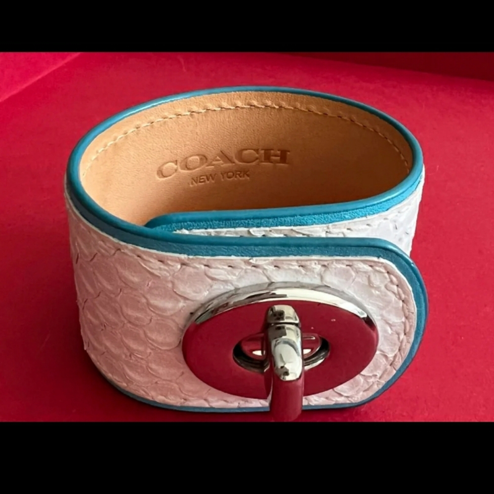 NWOT Beautiful Snakeskin Leather Coach Cuff - Picture 4 of 4